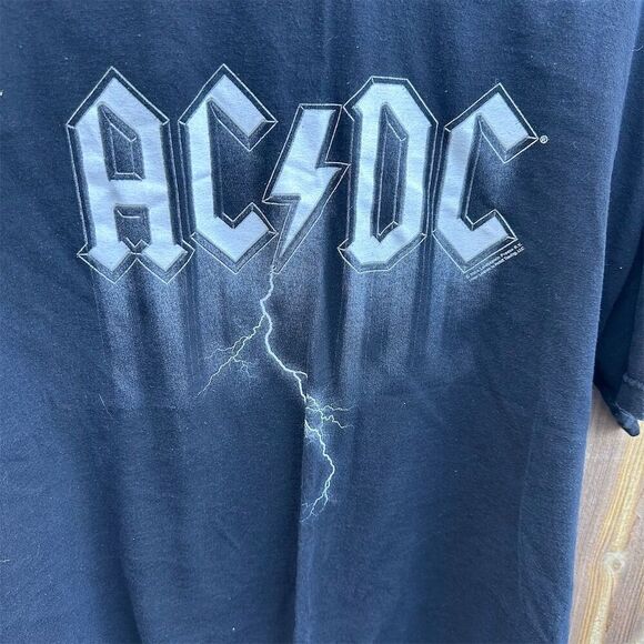 Vintage 2004 AC/DC Alstyle Men's XL Black Lightning Graphic T-Shirt Short Sleeve - Picture 2 of 5